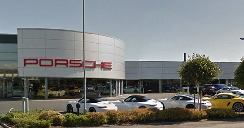 Porsche selling cars online in Germany