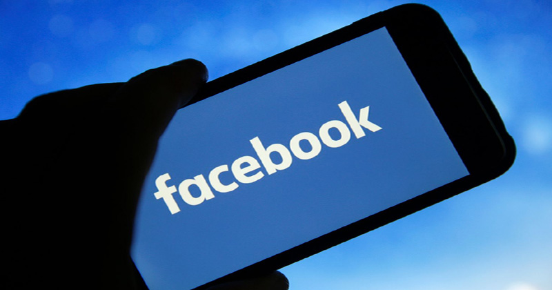 iOS Facebook app secretly using camera