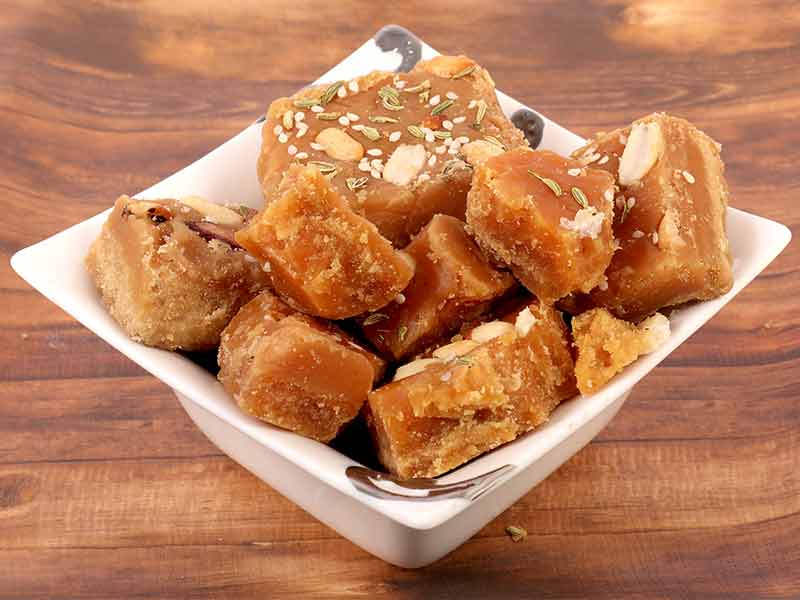 reasons to eat jaggery in winters