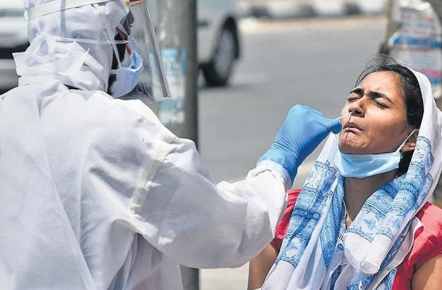 Health Worker Collection Covid Sample of a Woman | Covid Restrictions in Delhi