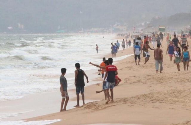 North Goa Beach | People Fined For Covid Violation At North Goa Beach