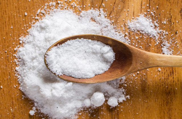 Spoon full of table salt | Iodine Deficiency Symptoms