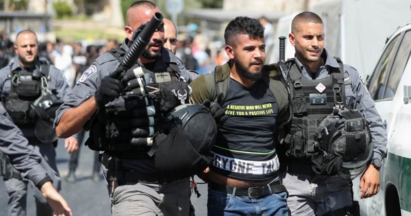 Israel arrests Palestinians
