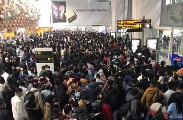 Delhi airport T3 rush Omicron variant