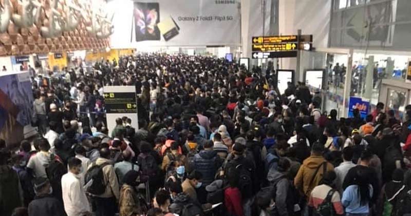 Delhi airport T3 rush Omicron variant