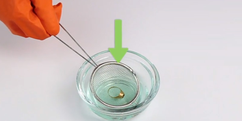 How to Clean Gold Jewelry: 5 Easy & Efficient Ways to Clean Gold Jewelry