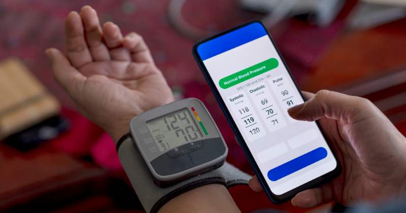 Wearable Technology for Health Monitoring : Pros, Cons, & What's Next